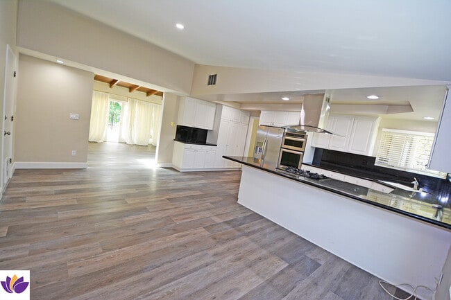 Building Photo - 23526 Dolorosa St