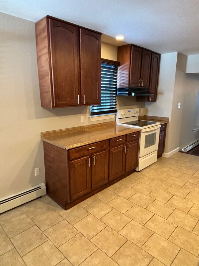 Building Photo - Classy 3 Bedroom Home in Emmaus