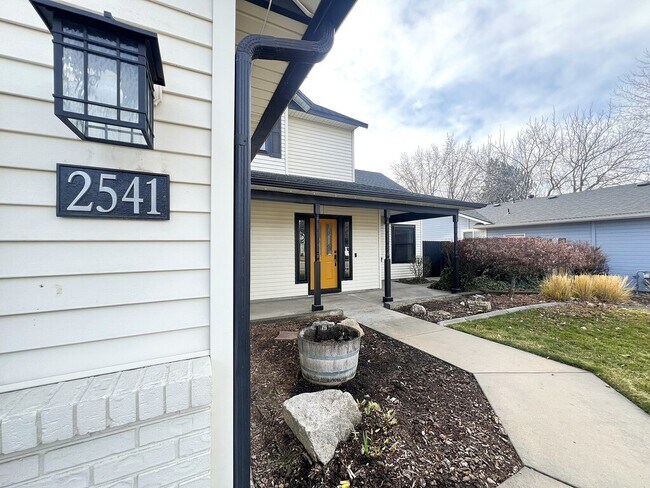 Foto del edificio - 2541 E Clarene Ct