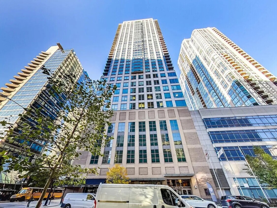 Foto principal - 2 E Erie St