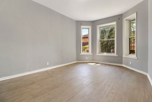 Building Photo - 4437 South Prairie Avenue, Unit 1