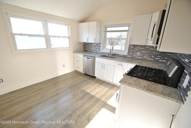 Foto del edificio - 75 Illinois Ave