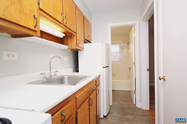 Foto del edificio - 2114 Ivy Rd