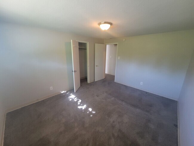 Foto del edificio - 2101-2115 E 37th Ave