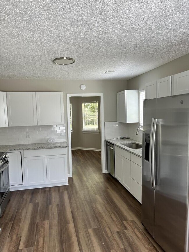 Foto del edificio - Remodeled Home