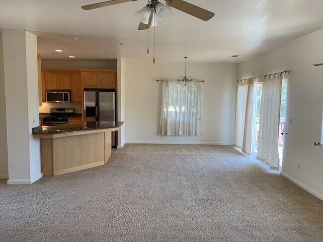 Building Photo - 425 Montebello Oaks Dr