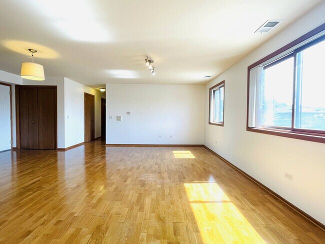 Building Photo - 2453 S Archer Ave