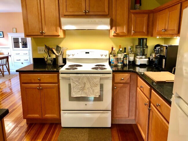Cocina - 72 Powder House Blvd