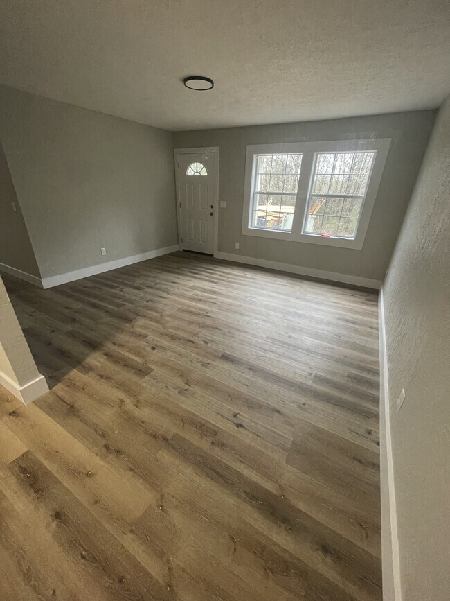 Foto del edificio - 37 Roberts Ln