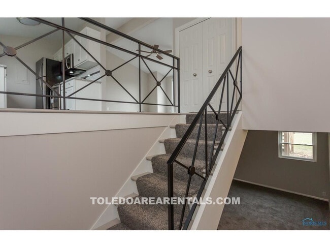 Building Photo - 1245 Whiteside Dr