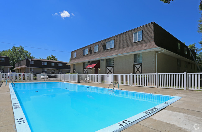 Swimming Pool - Legends Pointe