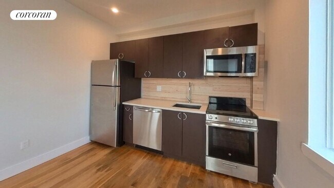 Foto del edificio - 482 Seneca Ave