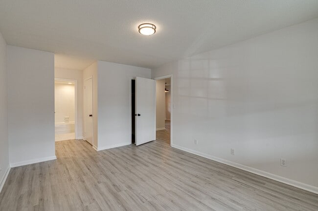 Building Photo - 2845 Dayton Blvd