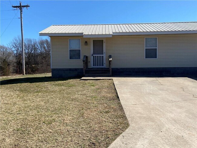 Building Photo - 12226 Cavewood Rd