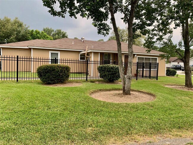 Building Photo - 5739 Belvedere Dr