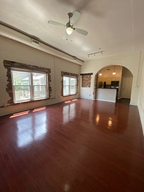 Primary Photo - 51 W Blenkner St