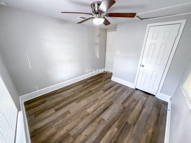 Building Photo - 245 Conner Plaza