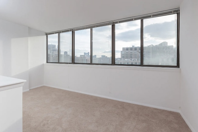 Foto del edificio - 8 Whittier Pl