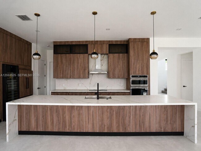 Building Photo - 13023 Davie Oaks Dr