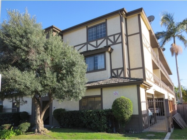 Foto del edificio - 4934 W 119th St