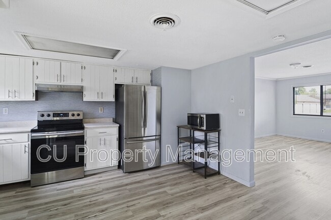Building Photo - 1202 Dean Dr