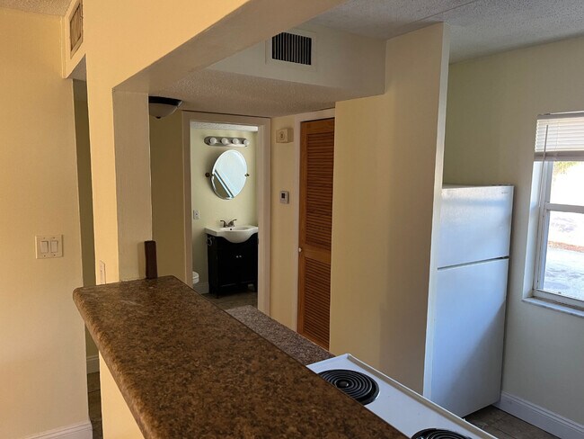 Foto del edificio - Baywalk Apartments