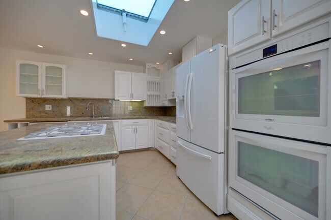 Building Photo - 25 Hurricane St