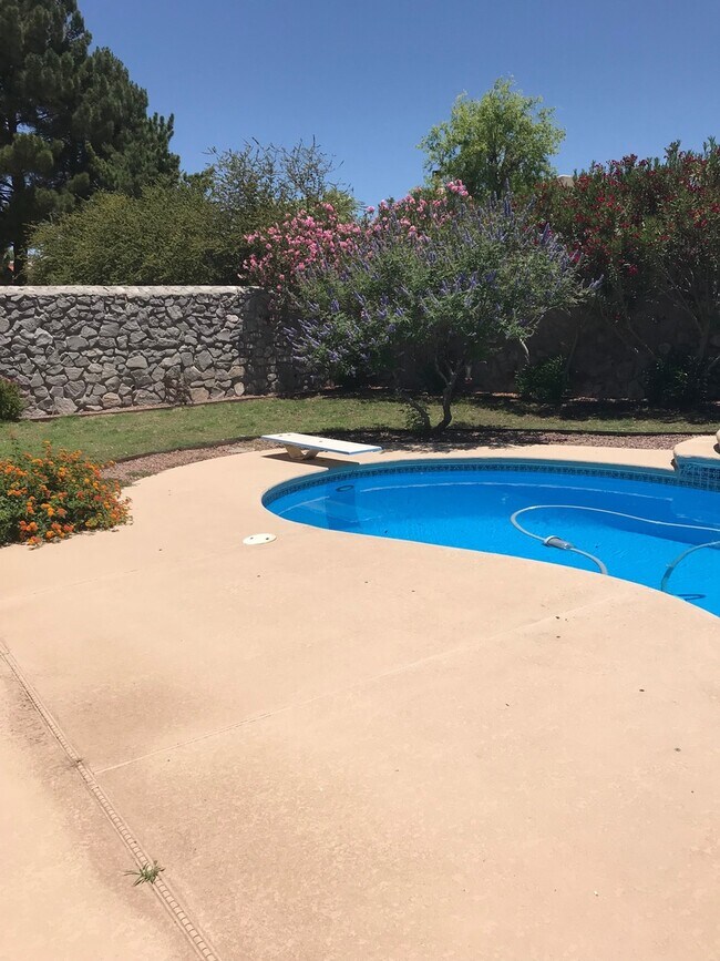 Foto del edificio - Beautiful Home with Pool and Hot Tub!