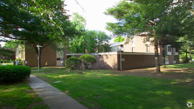Building Photo - 140 Silver Ln