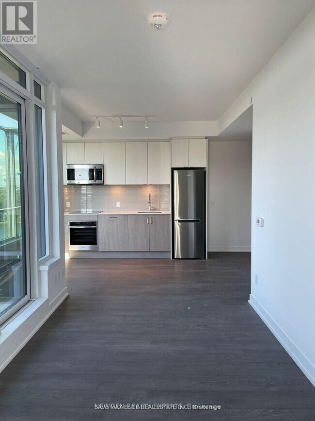 Photo du bâtiment - 1926 Lake Shore Blvd W