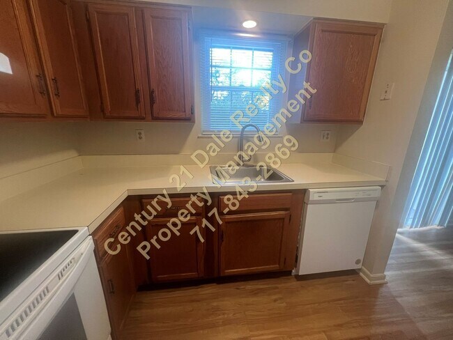 Foto del edificio - Lovely 2 BR, 1.5 Bath townhome in the Lexi...