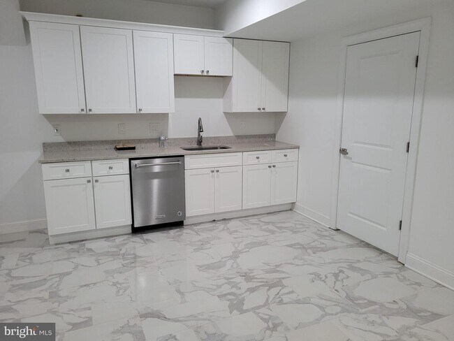 Foto del edificio - 12851 Brookfield Rd