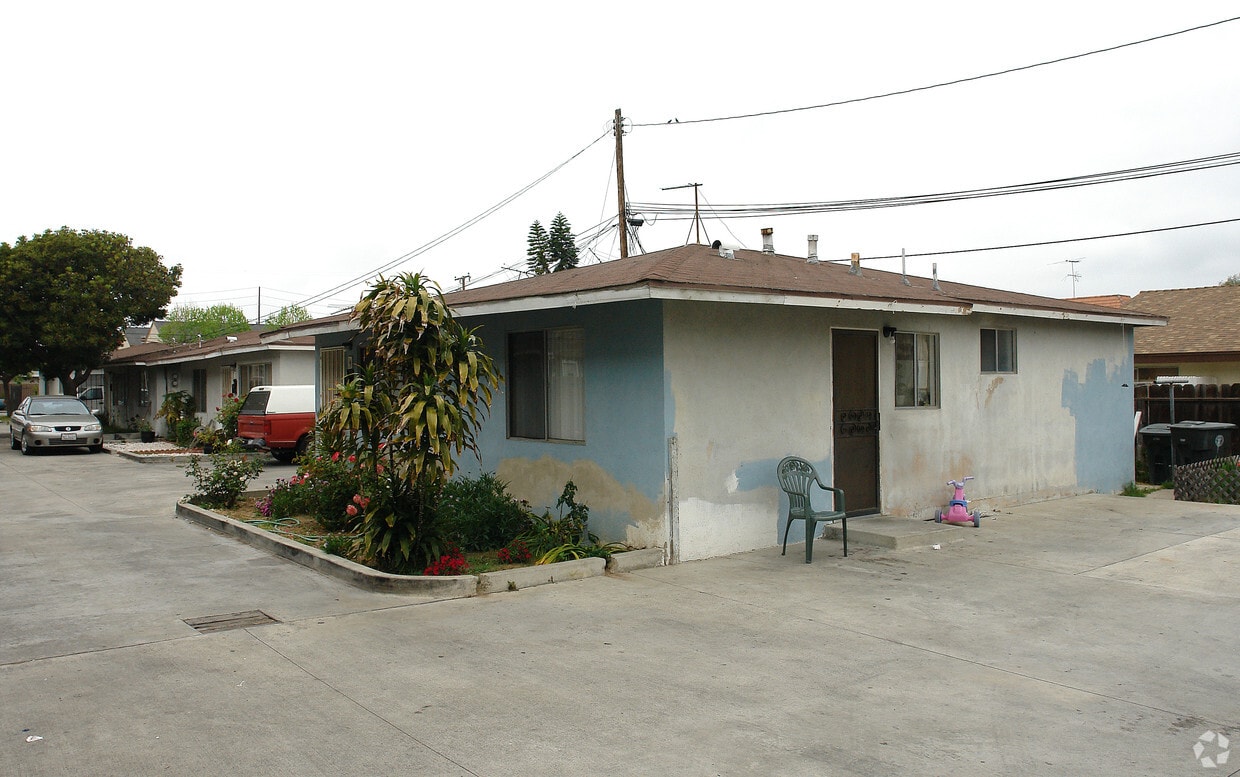 Building Photo - 1946 Wallace Ave