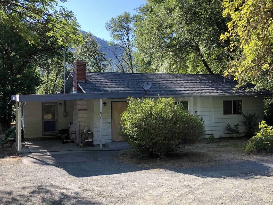 Primary Photo - 1055 Pine St