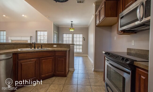 Foto del edificio - 3 br, 2 bath House - 1023 Skyline Dr UNIT