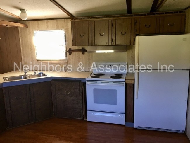 Foto del edificio - 5338 Godwin Lake Rd