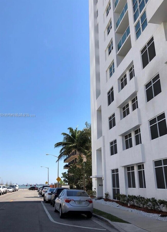 Foto del edificio - 520 NE 29th St