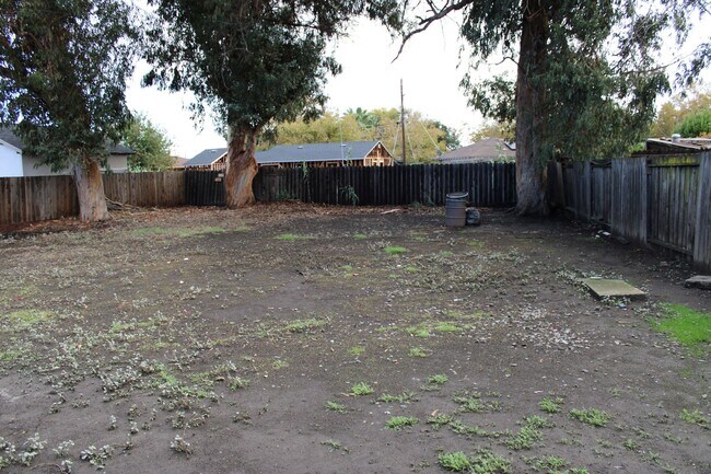 Building Photo - 2Bed 1 Bath Home for rent