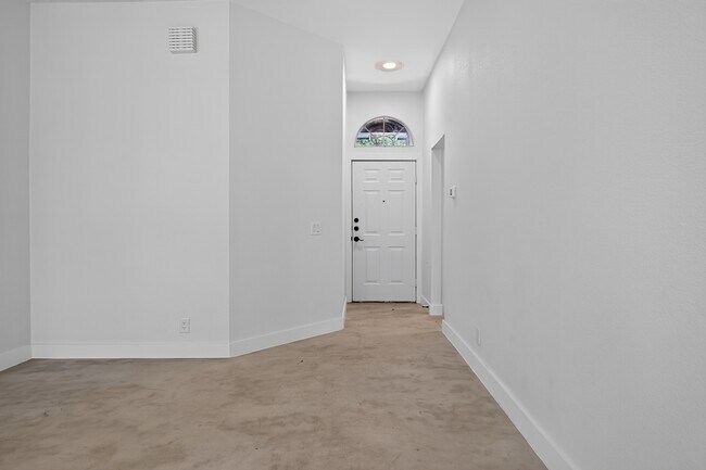 Building Photo - 14511 Oliphant St