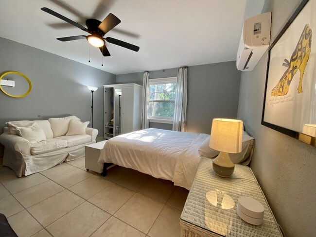 Foto del edificio - 819 SW 9th Terrace