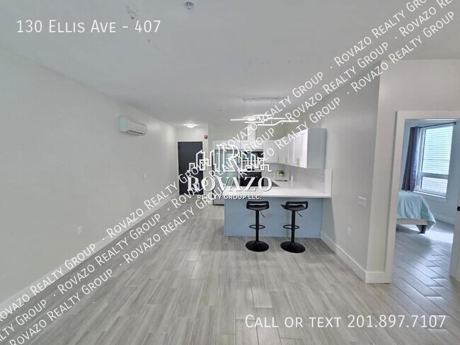 Building Photo - 130 Ellis Ave- 2 bedrooms in Irvington