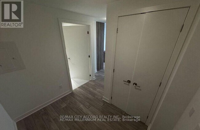 Photo du bâtiment - 11 Yorkville Ave