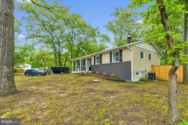 Building Photo - 1519 Manor View Rd