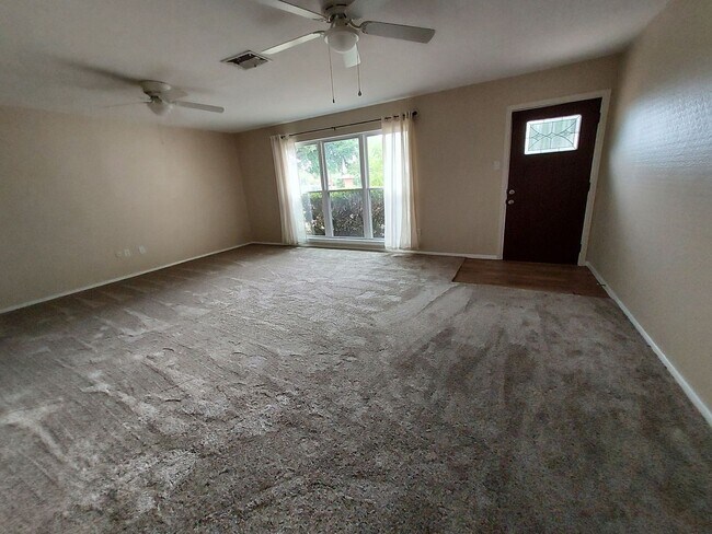 Foto del edificio - 3 Bedroom/2 Bath Single Family Home in Wac...