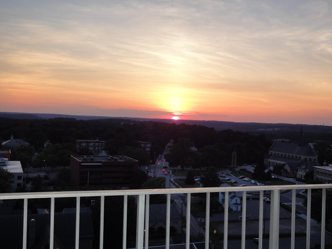 Hermosa puestas de sol desde tu balcón privado - 28 Allegheny Ave