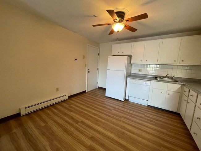 Building Photo - 99 Powers St