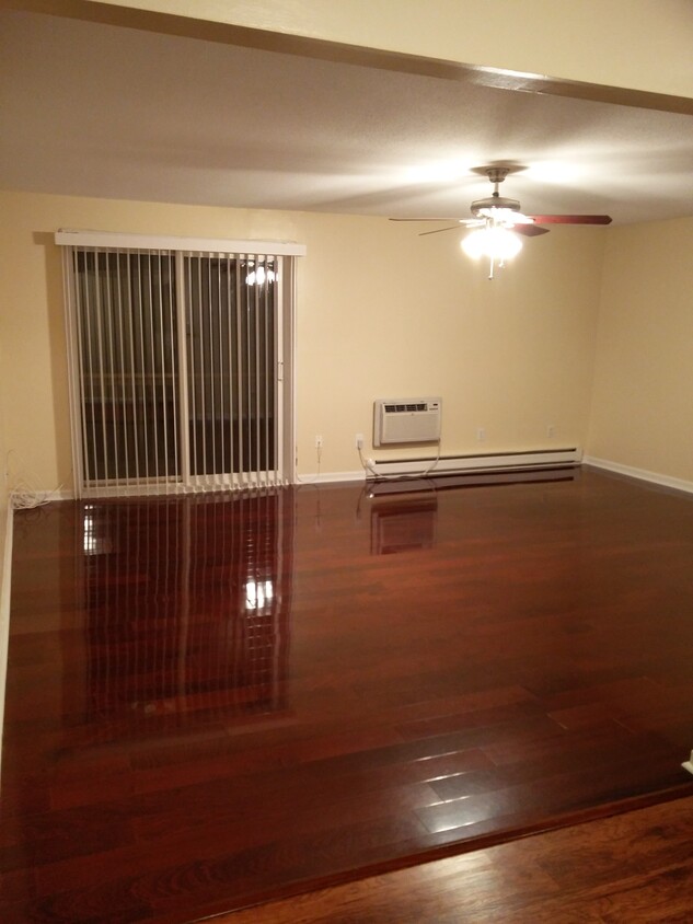 Foto principal - 1560 Douglas Ave