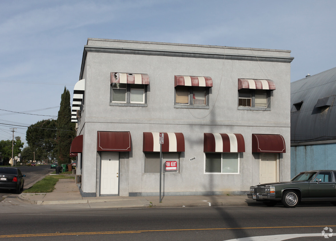 Foto del edificio - 8375 Lander Ave