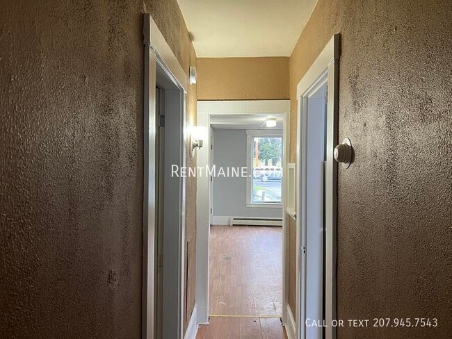 Building Photo - 402-404 Hammond Street Apt.-4