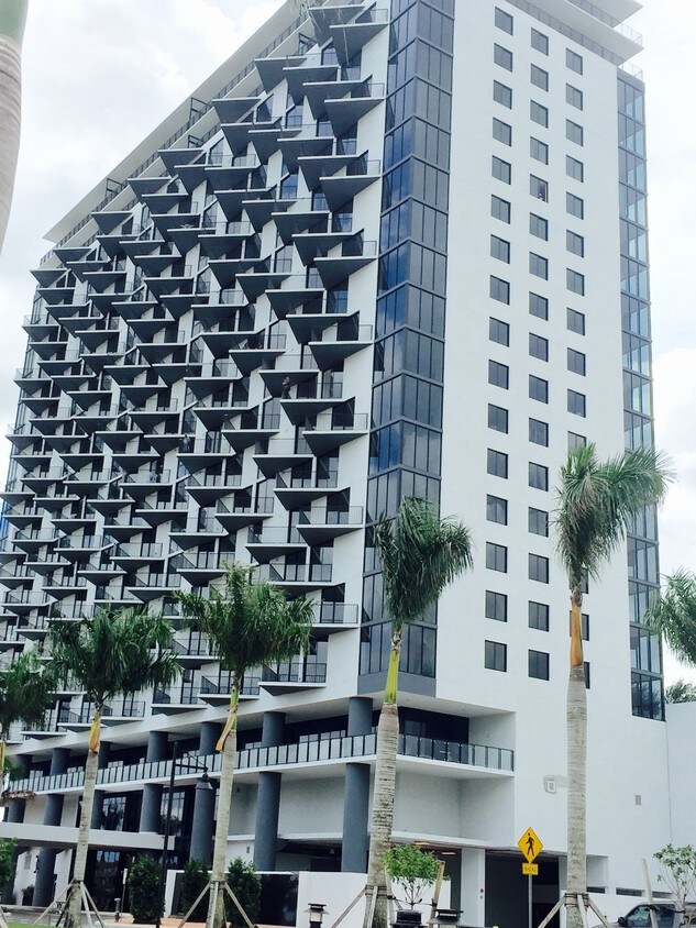 Foto principal - 5300 Paseo Blvd